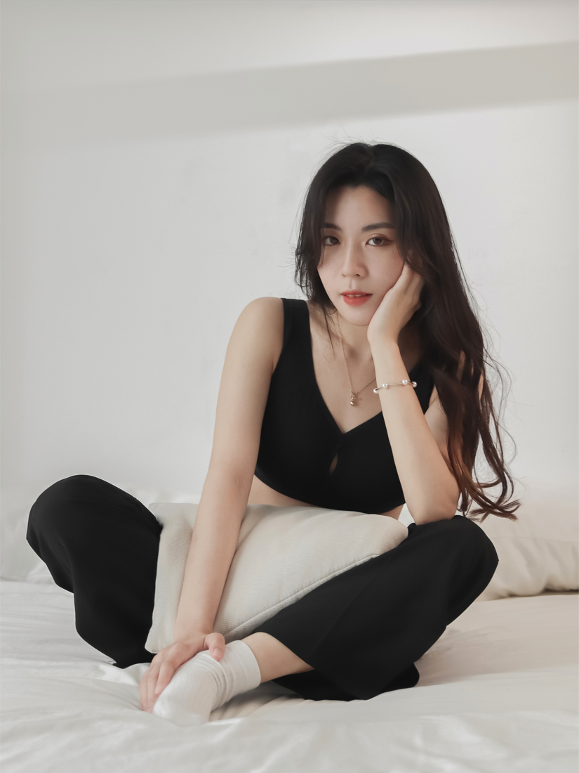 買內衣總是遇到「罩杯不對下圍對,下圍不對罩杯對」的問題? 馬上逛【佳瑪大罩杯內衣 無鋼圈系列】 專為「大罩杯女性」研發設計 從 D 到 K 罩杯,下圍 65 到 120 公分 絕對能找到最適合自己的內衣尺寸! 徹底解決尺寸選擇的困擾! 罩杯空間加大 35%、支撐包覆加強 90% 分擔肩膀壓力,安全感滿分! 不管是上班工作、休閒生活、睡覺有這一件通通都能滿足~ 輕鬆生活,不再被尺寸束縛! 買內衣總是遇到「罩杯不對下圍對,下圍不對罩杯對」的問題? 馬上逛【佳瑪大罩杯內衣 無鋼圈系列】 專為「大罩杯女性」研發設計 從 D 到 K 罩杯,下圍 65 到 120 公分 絕對能找到最適合自己的內衣尺寸! 徹底解決尺寸選擇的困擾! 罩杯空間加大 35%、支撐包覆加強 90% 分擔肩膀壓力,安全感滿分! 不管是上班工作、休閒生活、睡覺有這一件通通都能滿足~ 輕鬆生活,不再被尺寸束縛!